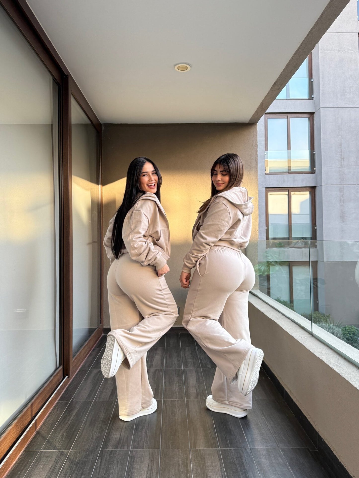 Set LESKA – Polerón Oversize + Buzo Palazzo | Estilo ZARA